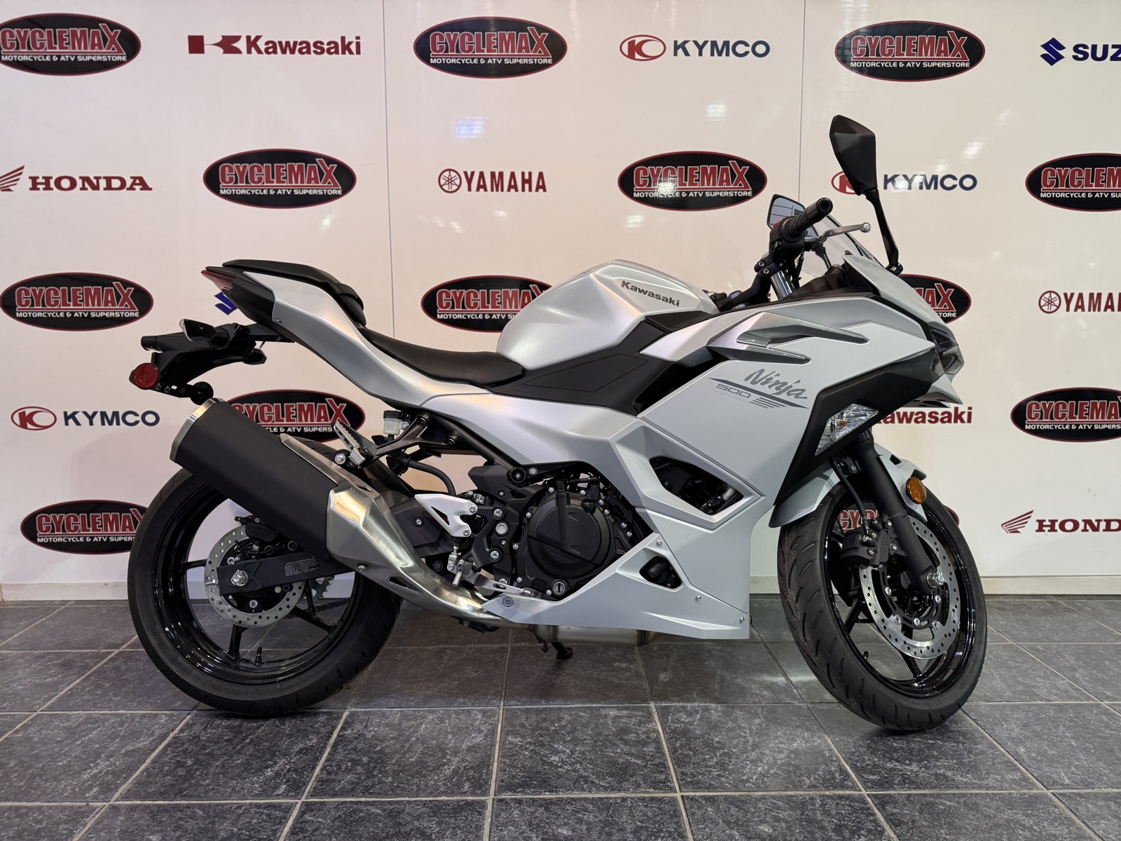 2025-Kawasaki-NINJA-500-Metallic-Matte-Whitish-Silver/Metallic